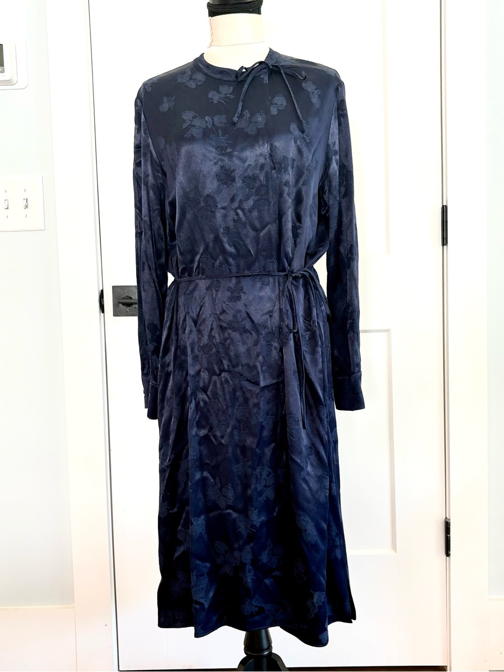 Vince Navy Floral Jacquard Long-Sleeve Tie-Waist Dress